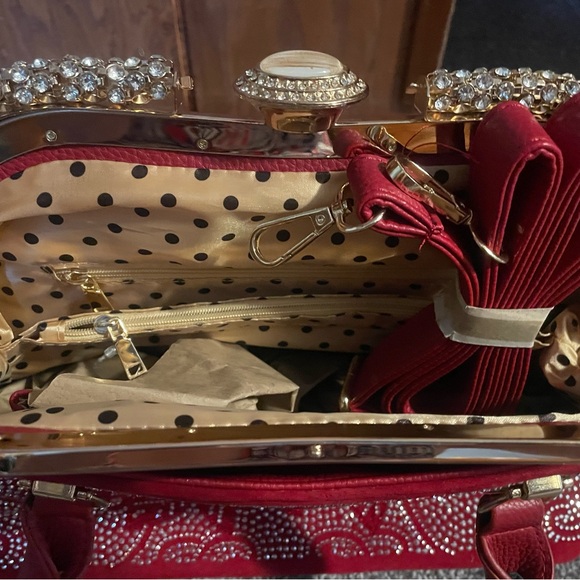 Red Bling purse - Picture 5 of 8